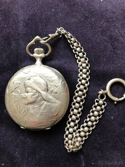 celostrieborne  trojplastove  vreckove  hodinky