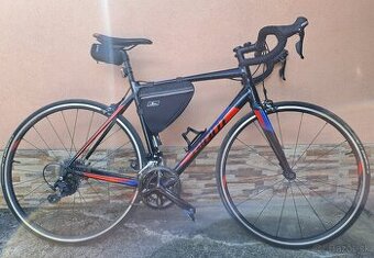 Predám cestný bicykel Giant contend veľkosť M/L