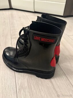 Gumene cizmy gumaky Love Moschino
