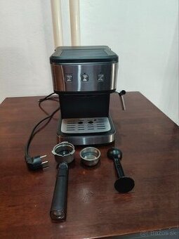 Pákový kávovar Sencor SES 1710BK – výborný stav