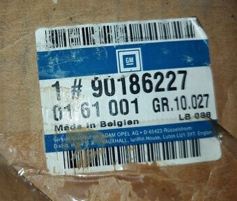 OPEL KADETT E celne sklo tonovane bronzove