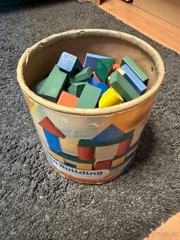 Mala nasobilka a drevene kocky