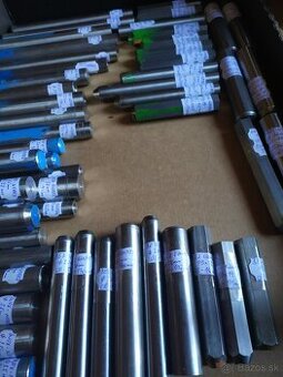 Inox – nerez a peek – tvrdený plast,