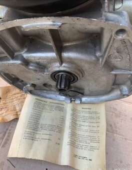 Originální nova převodovka se zpátečkou Ural diferenciál kli