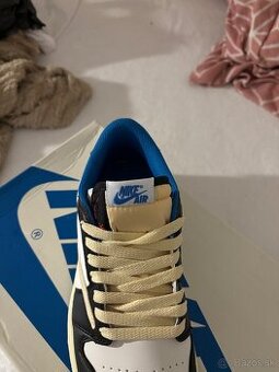 Jordan 1 low travis scott