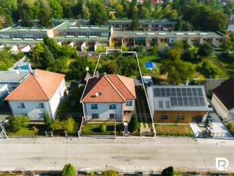 RADO | 8i RD s dvoma garážami a záhradou 974m2 | Zlatovce