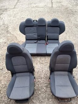 Mitsubishi Colt CZ3- sedačky