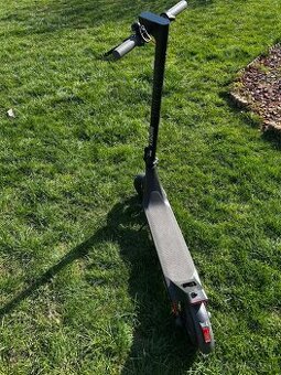 Xiaomi Electric Scooter 4 Lite – V záruke, málo jazdená