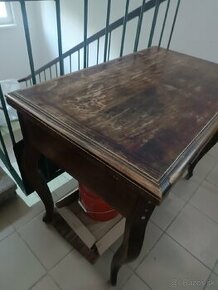 Starožitný stôl
