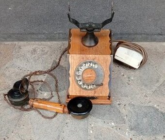 Retro drevený telefón, tankový periskop, Prilba vrtarov ÖMV