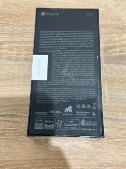 Nová Motorola Edge 50 Ultra v drevenom dizajne