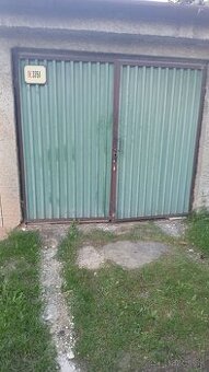 Predam plechove garazove dvere cena 100€ dohoda mozna