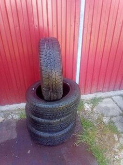 Predám 4ks zimné pneu.175/65R14 Barum dezen 5,7mm