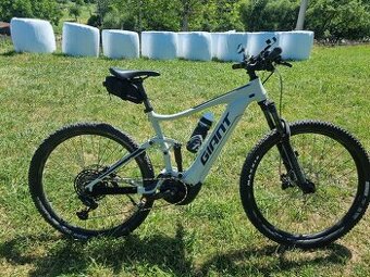 Elektrobicykel GIANT celoodpruzeny