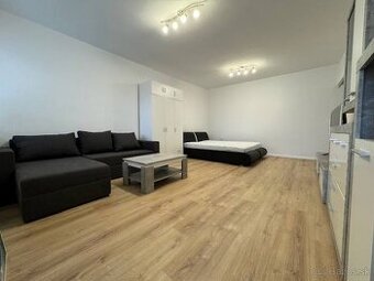 Prenajmeme veľkometrážny (cez 80 m2) 2-izb byt na Svetlej ul