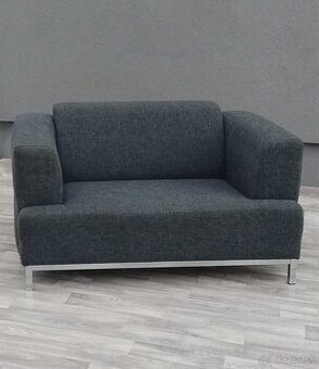 Pohovka sivá látková .