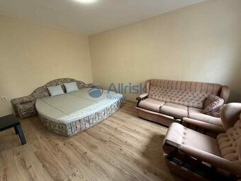 Prenájom 1-izbového bytu neďaleko centra mesta. Voľný okamži