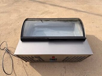 Chladiaca vitrína na GN nádoby – 67 L