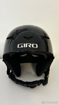 Predam lyziarsku prilbu s okuliarmi