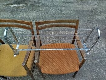 Predám chrómový vešiak.