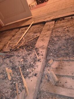 100-ročné hranoly, suché, zachovalé