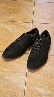 Nové chlapčenské semišové topánky veľkosť 39