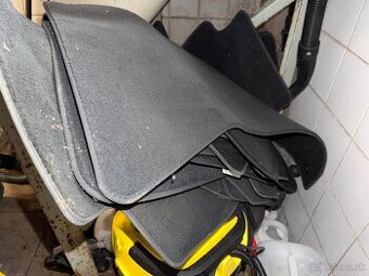 Darujem xy koberčekov do autá