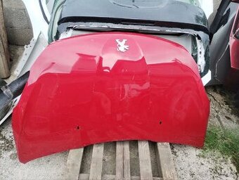 Peugeot 208 predná kapota