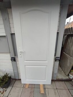 Lacno predám dvere 80 pravé.