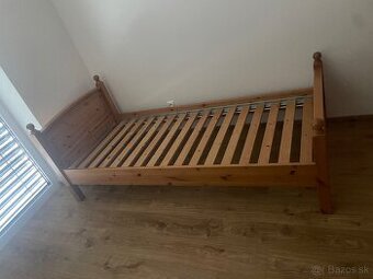 Drevena postel masiv