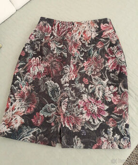 Predám krásnu, novú dámsku sukňu "S"