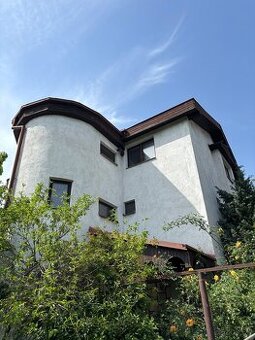 6-izbovy RD s velkou garazou, 4-podlazny, skvela lokalita