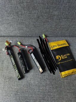 Baterky do Airsoftovej zbrane + nabíjačka