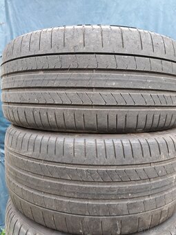 Ponúkame 2 letné pneumatiky Pirelli  275/40 R21