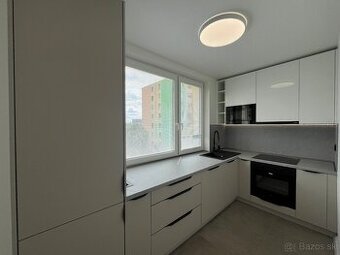 NOVINKA MODERNÝ, KRÁSNY 3IZBOVÝ BYT S LOGGIOU, KE TERASA