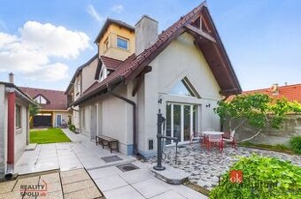 Priestranný rodinný dom neďaleko BA - výhodná kúpa pre rodin