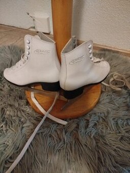 Dievčenské krasokorcule 34