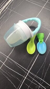 Cumlík na ovocie a lyžičky na kapsičku