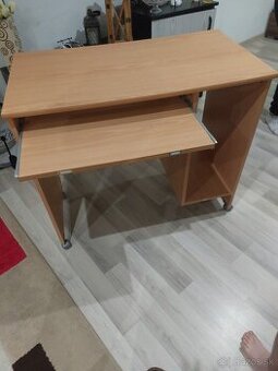 Predám stolík na počítač