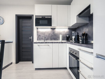 ATRAKTÍVNY, moderný,  kompletne zariadený  byt v centr…