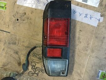 Zadné lavé svetlo na TOYOTA LAND CRUSIER