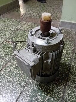 Prirubovy elektromotor
