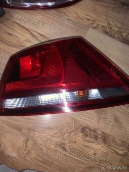 Predam pravé zadné svetlo na volkswagen passat B7