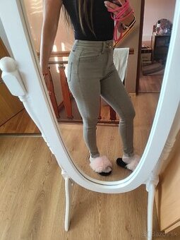 Dámske nové rifle olivovo zelenej farby s vysokým pásom