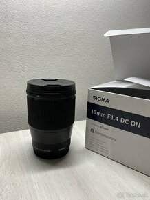 Sigma 16mm F1.4 DC DN pre Sony APS C