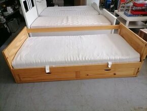 drevena postel - masiv