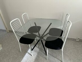 Sklenený stôl so 4 stoličkami