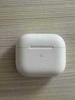 Apple AirPods (3. generácia) s MagSafe nabíjacím puzdrom