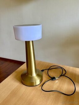 BEZDRÔTOVÁ DOTYKOVÁ LED LAMPA