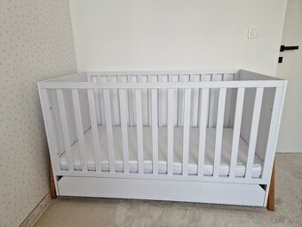 Drevko rastuca postielka a ladiaca komoda